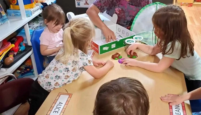 Mis Manitos Child Care, Llc - Rockville